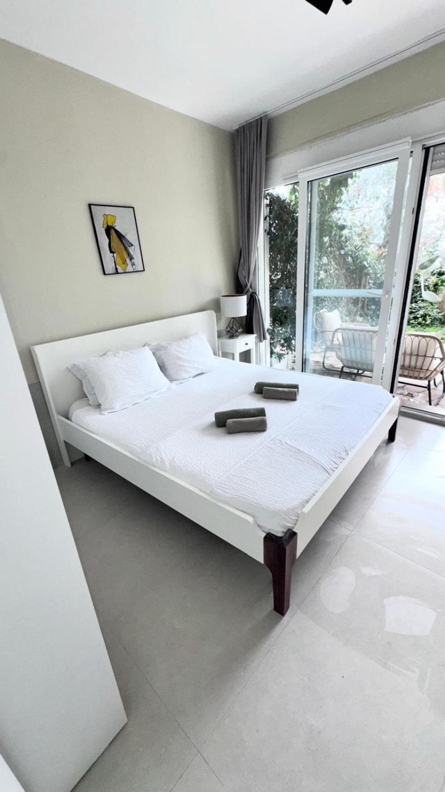 Newly Renovated Apartment Olive เดอร์มี ภายนอก รูปภาพ