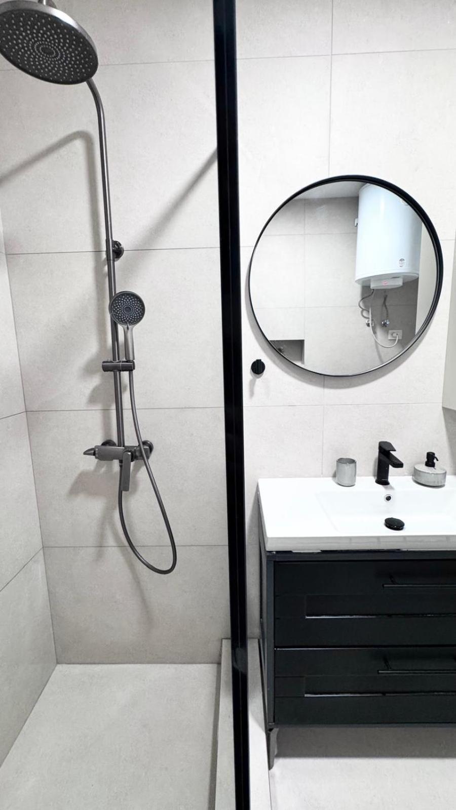 Newly Renovated Apartment Olive เดอร์มี ภายนอก รูปภาพ