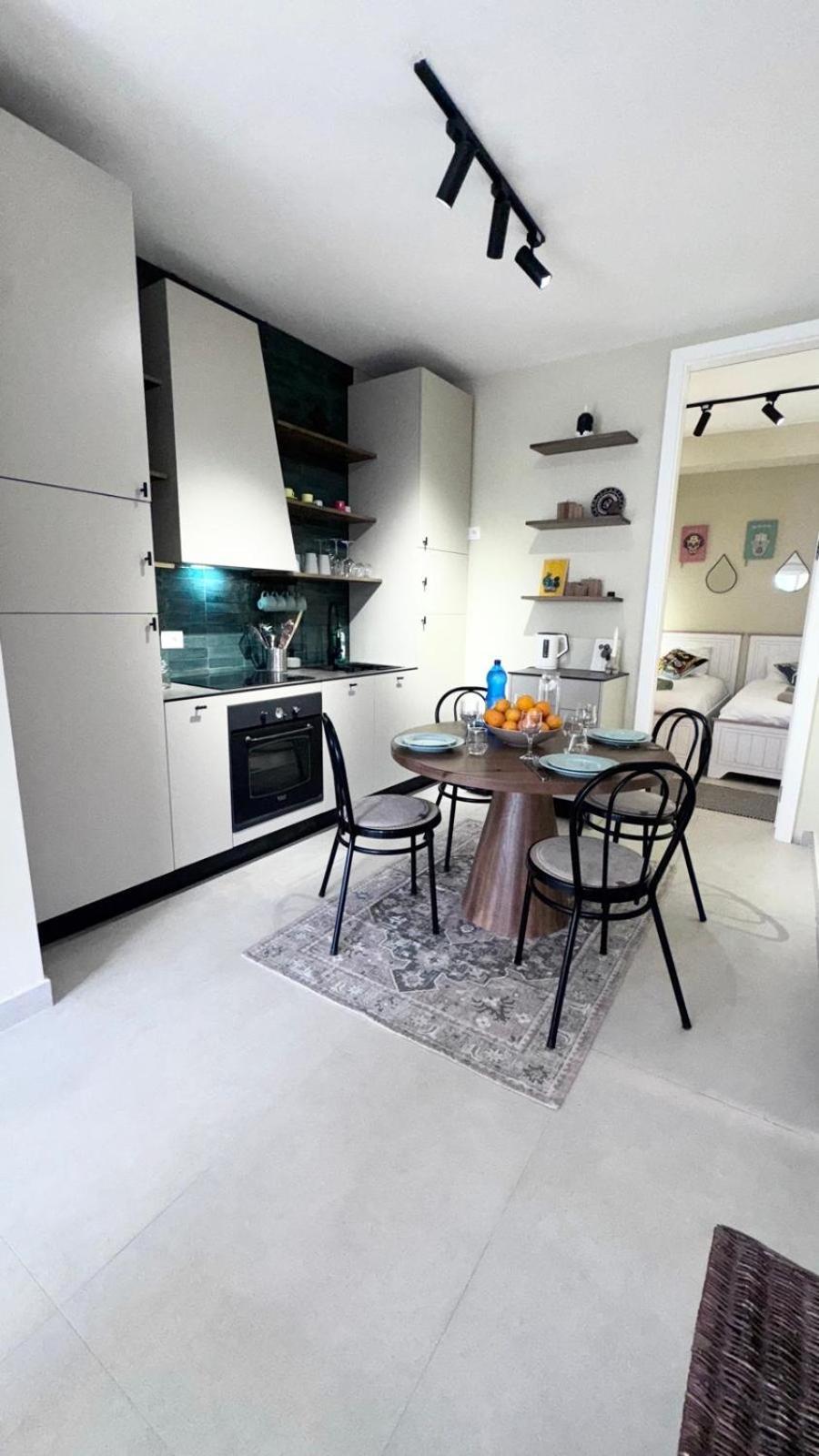 Newly Renovated Apartment Olive เดอร์มี ภายนอก รูปภาพ